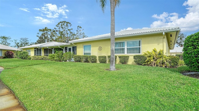 view of front of home featuring a front yard