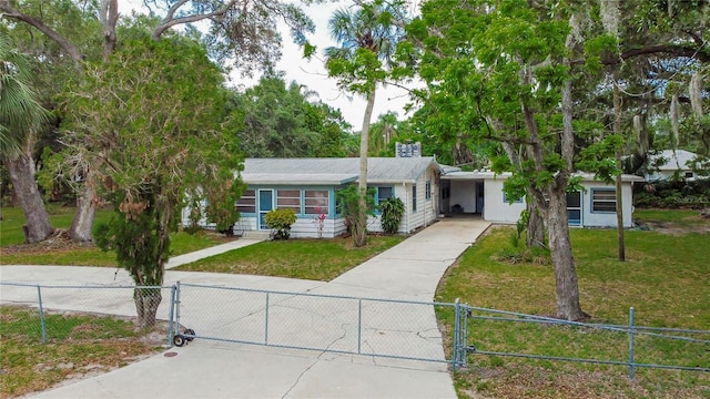 single story home with a front lawn