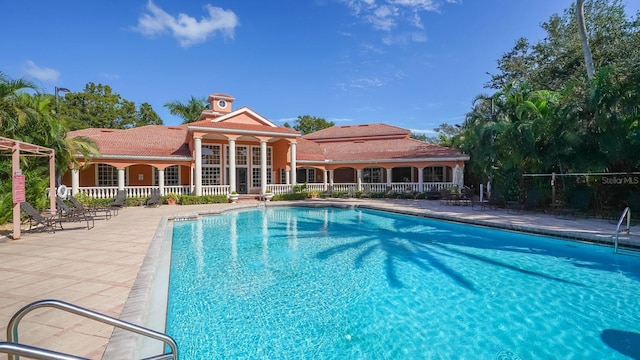 view of swimming pool featuring a patio area