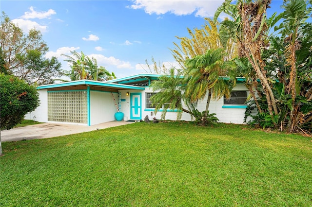 view of front of house with a front lawn