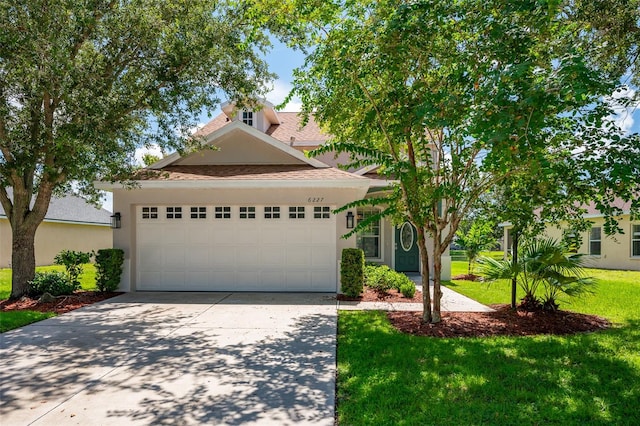 view of front of home featuring a front lawn and a garage