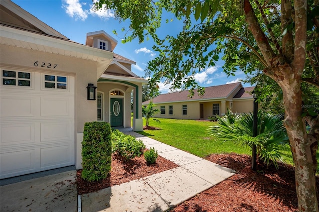 property entrance featuring a yard