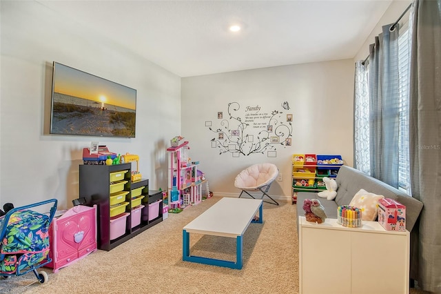 recreation room featuring carpet