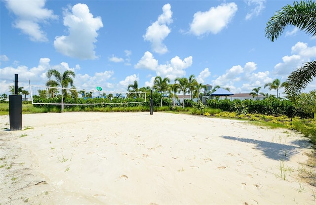 surrounding community with volleyball court