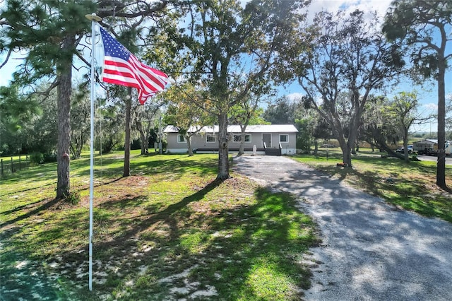 view of front of home featuring a front yard