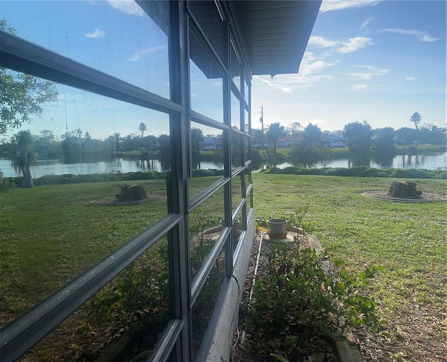 view of yard featuring a water view