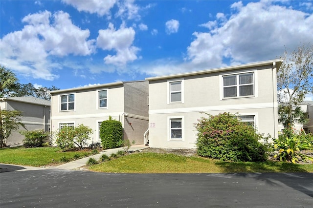 view of front property