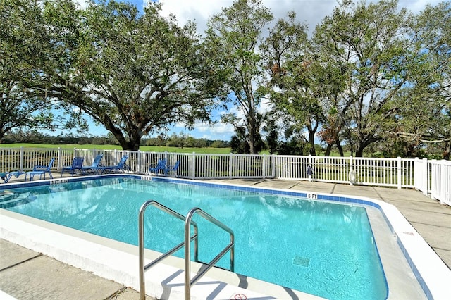 view of swimming pool