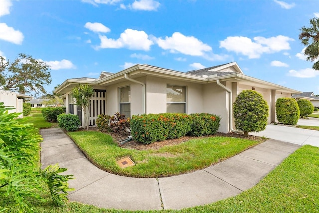 view of front of property with a front yard