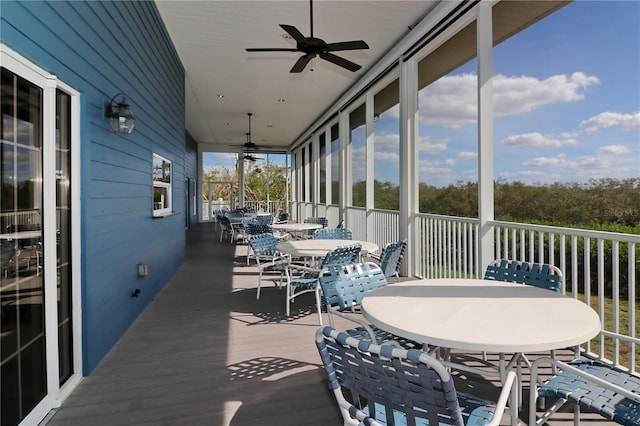 sunroom with ceiling fan