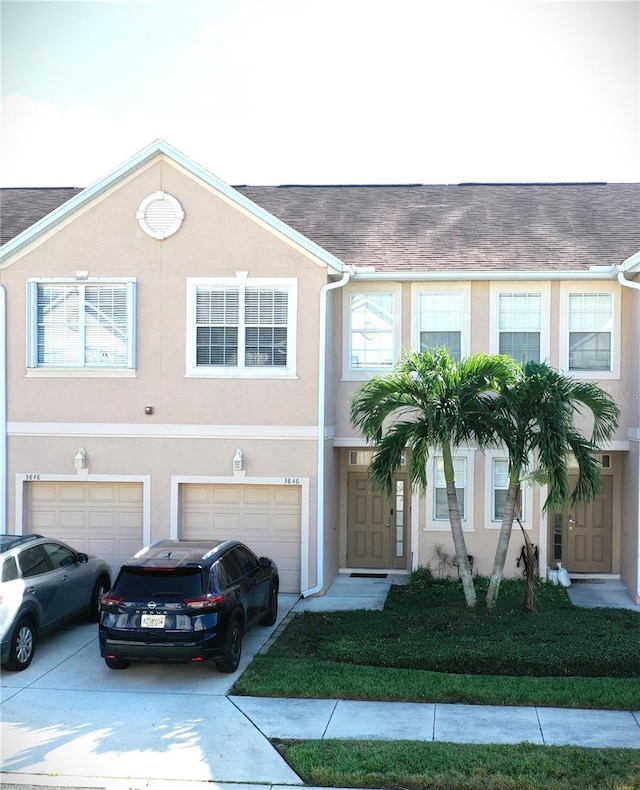 view of front of house featuring a front yard and a garage