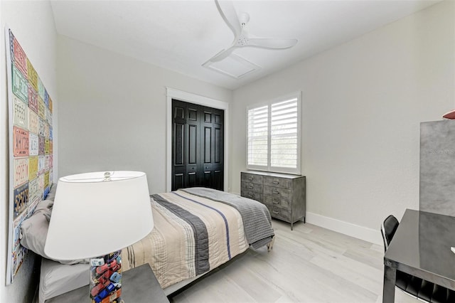 bedroom featuring a closet, light hardwood / wood-style floors, and ceiling fan