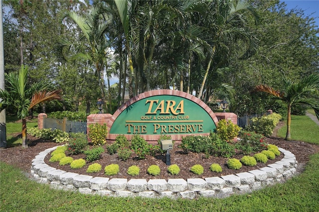 view of community / neighborhood sign