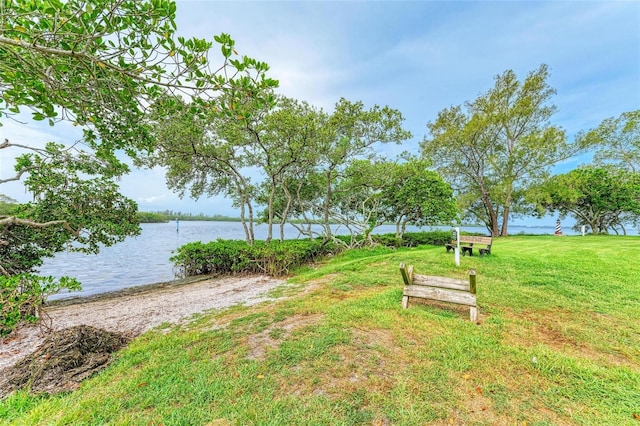 view of yard featuring a water view