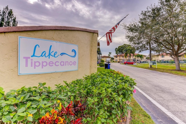 view of community / neighborhood sign