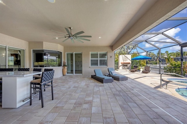 575 Fore Dr, Bradenton, FL 34208 - view of patio with an in-ground hot tub, a lanai, and a ceiling fan