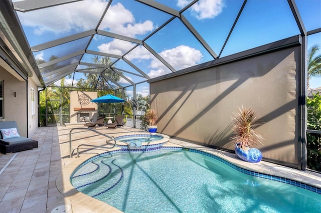 view of pool with an in ground hot tub, a lanai, and a patio area