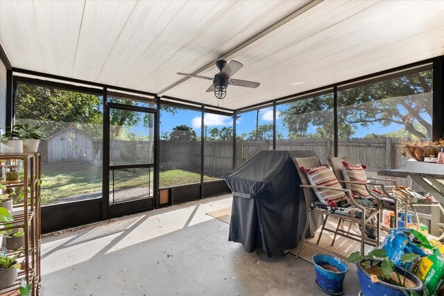 sunroom / solarium with ceiling fan