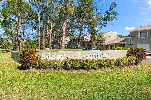 community sign with a yard