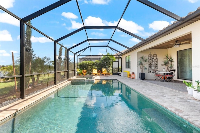 view of swimming pool with an in ground hot tub, a patio area, ceiling fan, and a lanai