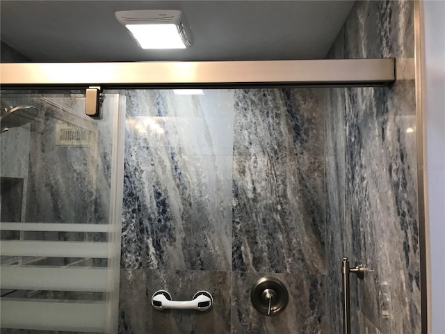 details featuring walk in shower