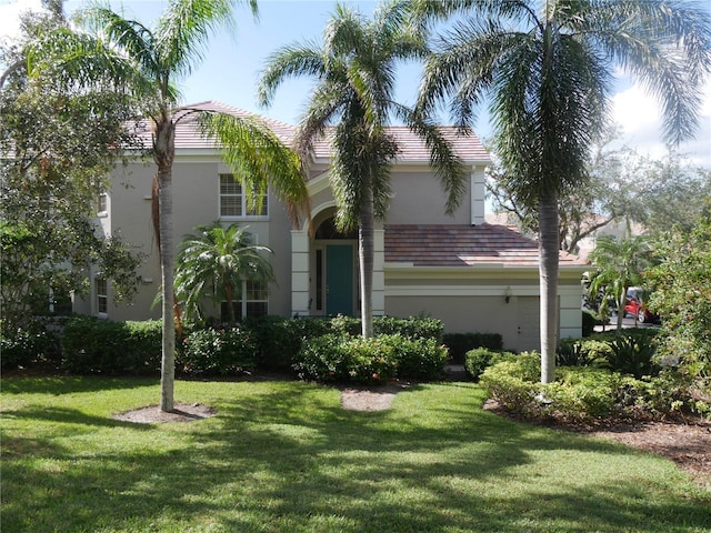 view of front of property featuring a front yard