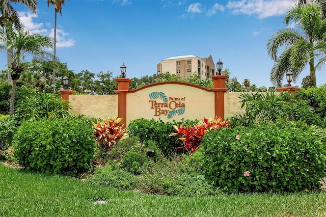 view of community / neighborhood sign