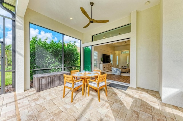 sunroom with ceiling fan