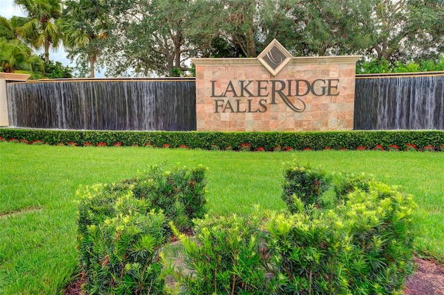 community / neighborhood sign with a yard