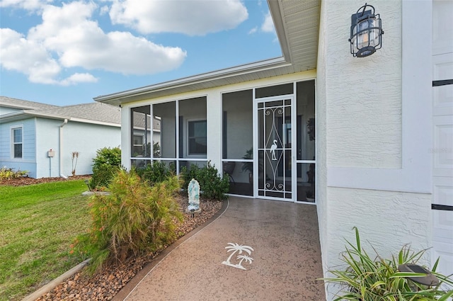 property entrance featuring a yard