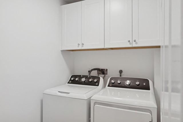 laundry room with cabinets and independent washer and dryer