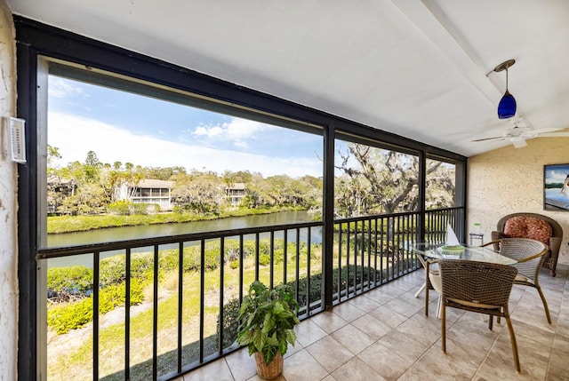 sunroom featuring ceiling fan