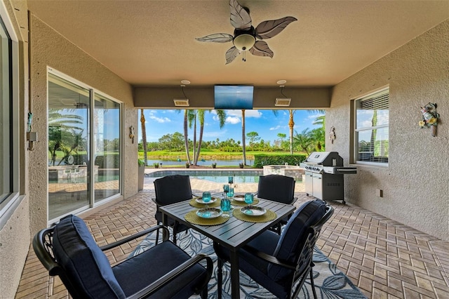 sunroom / solarium featuring ceiling fan