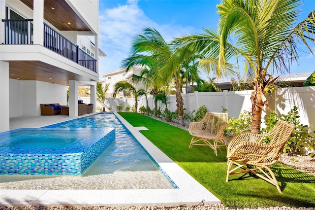 view of pool featuring outdoor lounge area, a patio area, and a yard