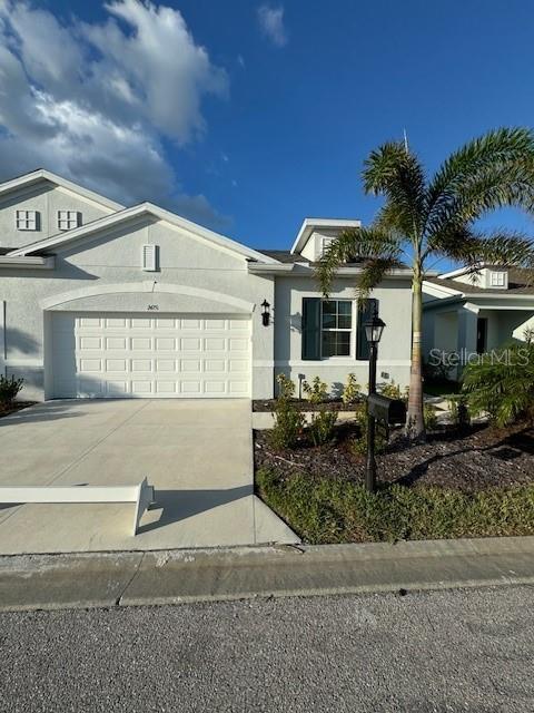 view of front facade featuring a garage