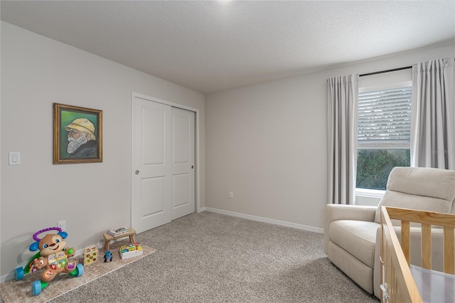 living area featuring carpet flooring and a textured ceiling