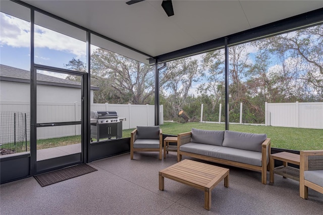 sunroom with ceiling fan