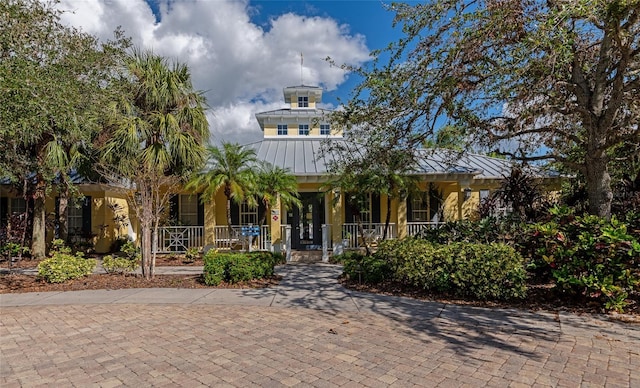 view of front facade with covered porch