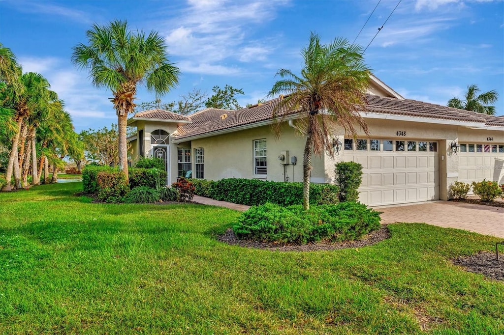 view of front of house featuring a garage and a front yard