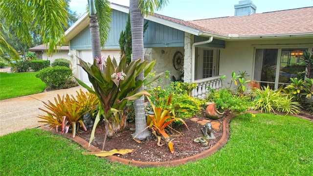 view of side of property featuring a yard