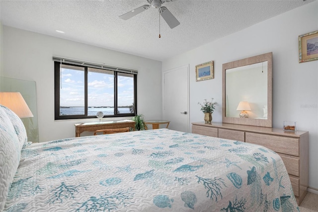 bedroom featuring ceiling fan and a textured ceiling