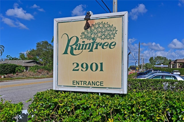 view of community / neighborhood sign