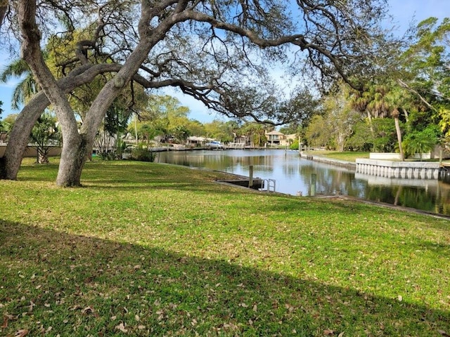 view of yard featuring a water view