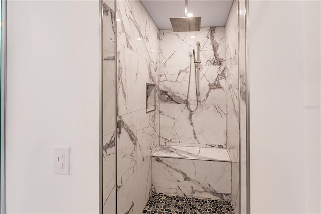 bathroom featuring a tile shower