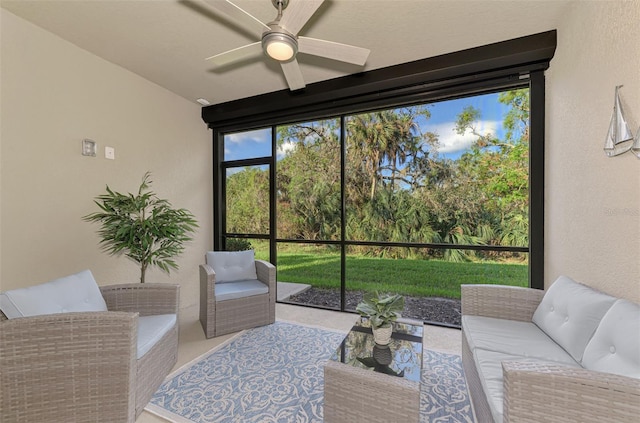 sunroom with ceiling fan