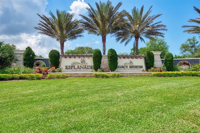 community / neighborhood sign featuring a lawn