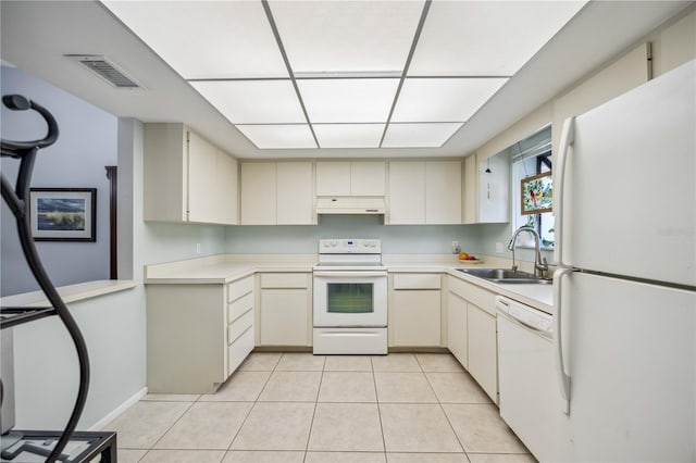 6515 Heritage Ln Unit 2615, Bradenton, FL 34209 - kitchen with white appliances, a sink, under cabinet range hood, and cream cabinets