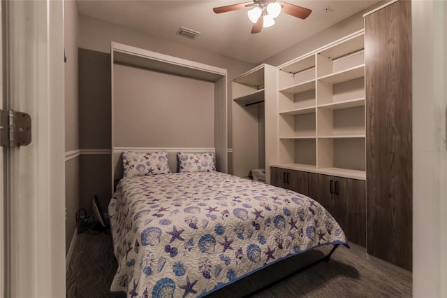 bedroom featuring ceiling fan