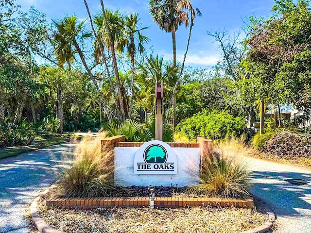 view of community / neighborhood sign