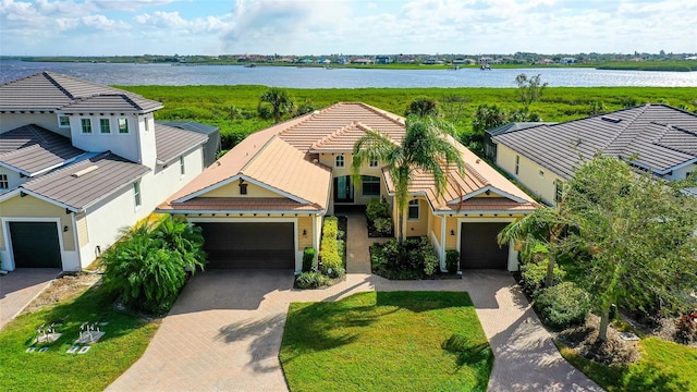 bird's eye view with a water view